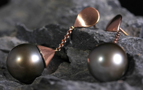 Die Goldschmiede in Simbach am Inn Führt Auftragsarbeiten aus.