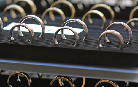 Fertigen Sie Ihre eigenen Trauringe an.